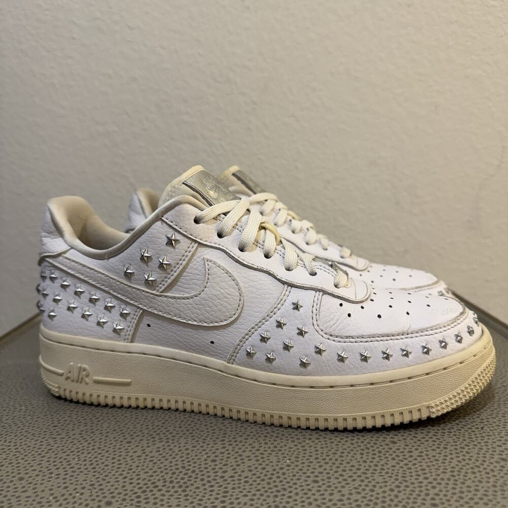 Nike Air Force 1 07 LX Shoes Womens Size 8 Silver Star Studded AR0639-100